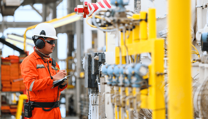 Stop-Work-Authority-A-Critical-Safety-Tool-for-Oil-and-Gas-Simultaneous-Operations